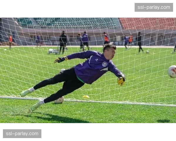 成都蓉城5-1大胜青岛西海岸,费利佩替补上演帽子戏法 成都蓉城5-1大胜青岛西海岸,费利佩替补上演帽子戏法