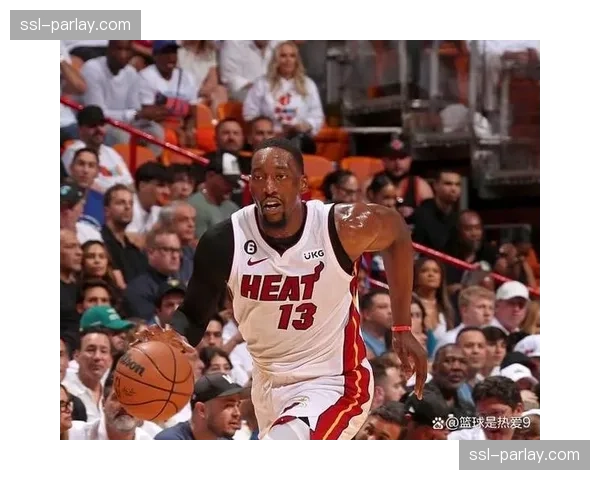 通讯：比赛在低比分焦灼中结束，双方投篮命中率均低于45%